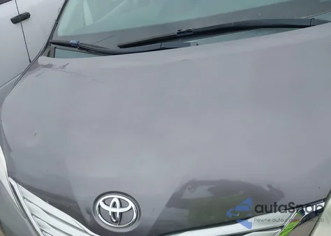 2014 Toyota Sienna Xle V6 8 Passenger z USA, uszkodzony, nr VIN 5TDYK3DCXES515014